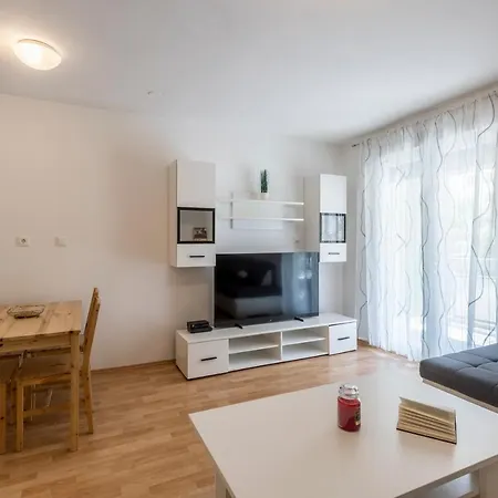 Pujanke - Large 3 Bedroom *