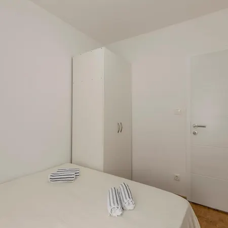 Apartman Pujanke - Large 3 Bedroom *