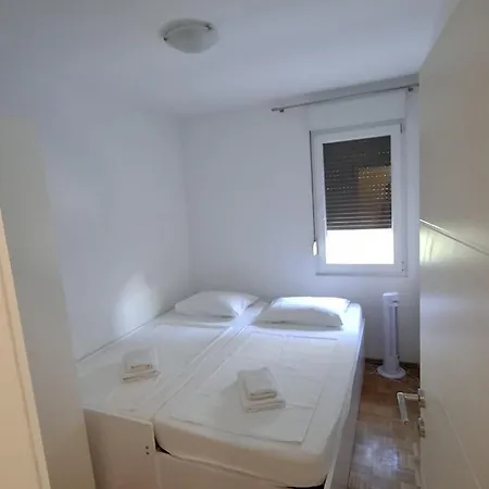 Pujanke - Large 3 Bedroom Apartman *