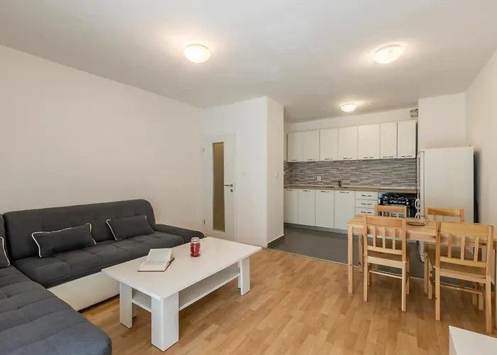 Pujanke - Large 3 Bedroom Lägenhet